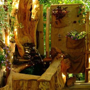 Hébergement insolite en bois à Limousin, avec une décoration florale naturelle.