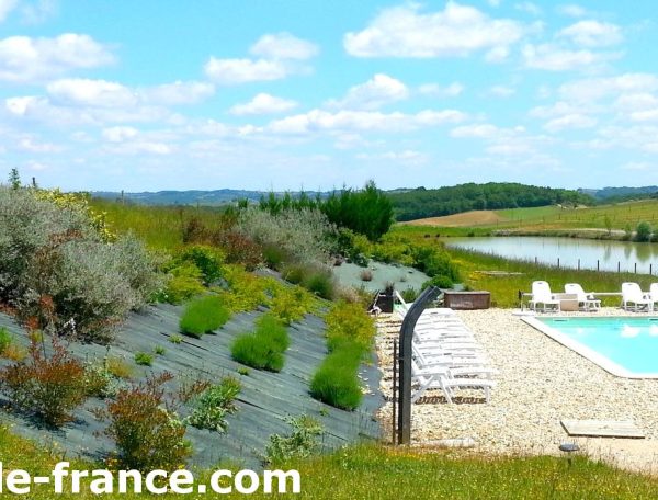 photo paysage piscine et lac mail_Cabanes_de_france