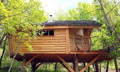 La Cabane du Bosquet – Le Présent Simple