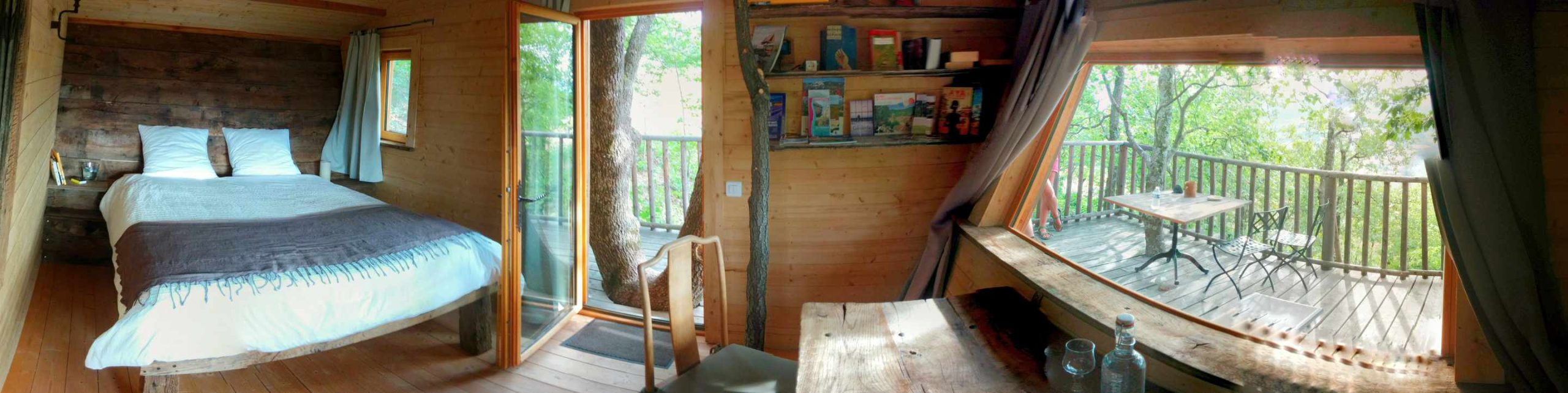 Cabane Bannette photosphere interieur 1 20160819 Cabane en bois avec lit douillet et vue sur la nature depuis la terrasse.