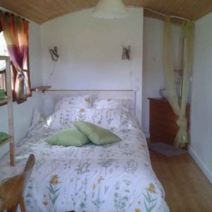 roulotte nature et bois lit