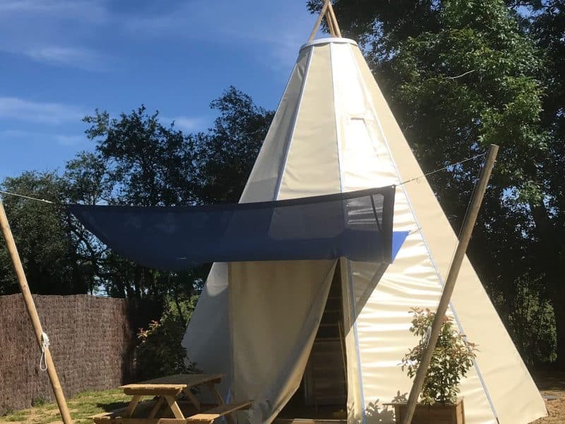 Tipi confortable dans le Pays de la Loire, avec terrasse et vue sur la nature.