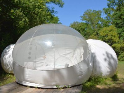Hébergement insolite en bulle transparente, niché dans la verdure du Pays de la Loire.