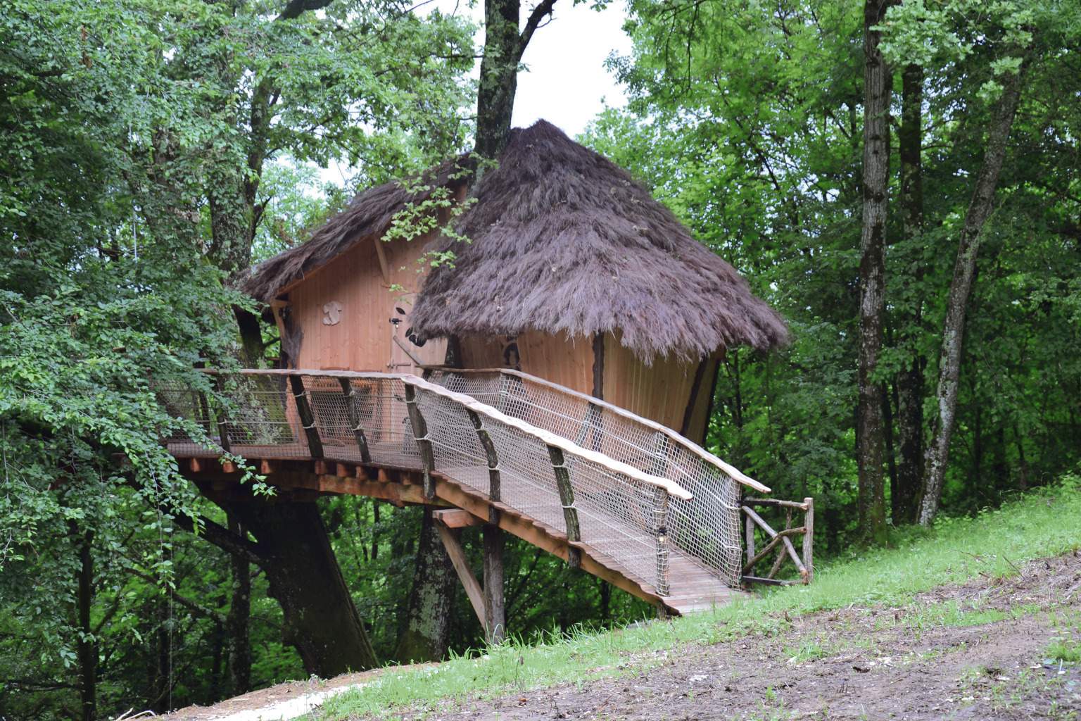 Cabane Pain D Epices Les Cabanes De Carpat Cabane Dans Les Arbres 