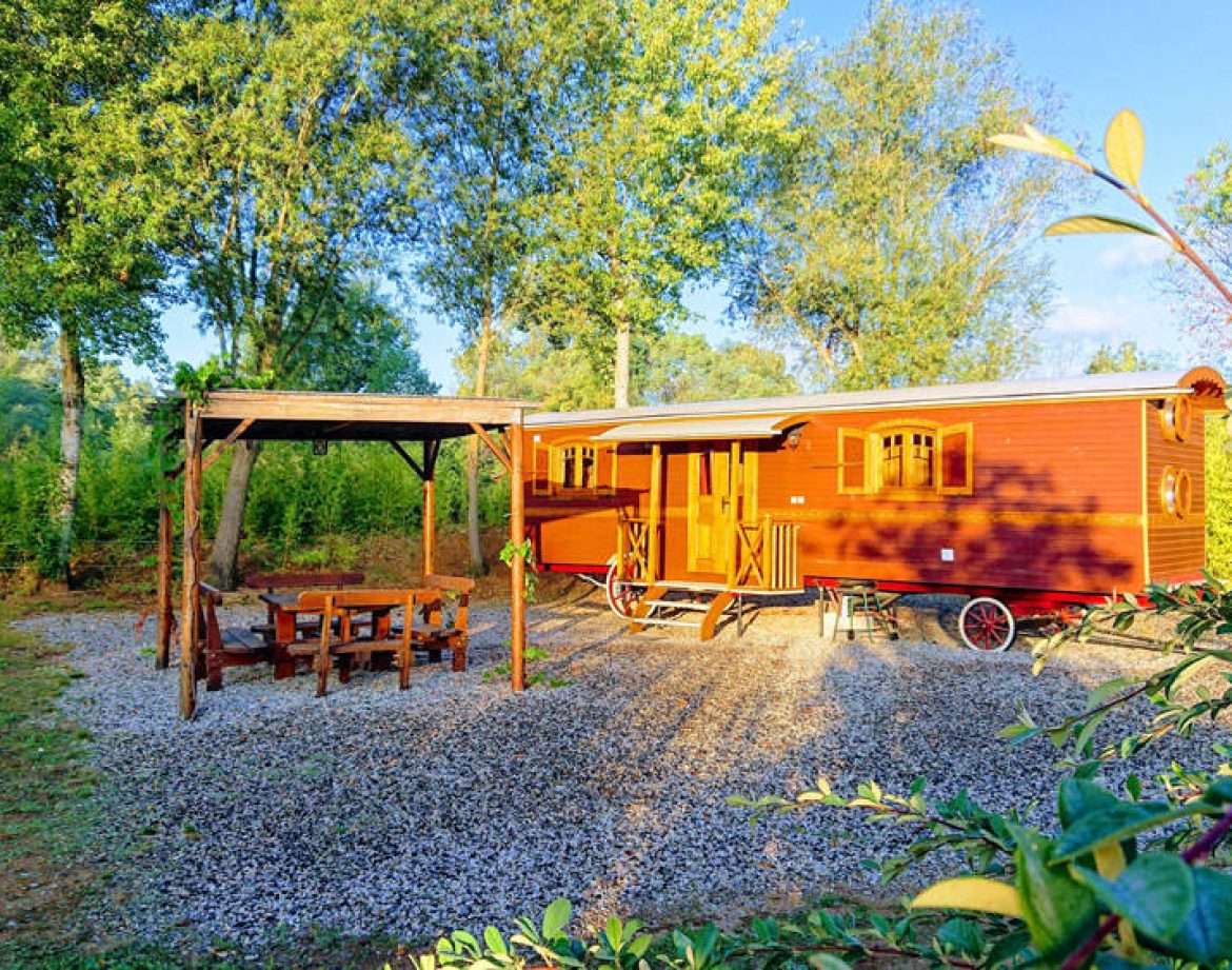 Auvergne-Rhône-Alpes - Hébergement insolite