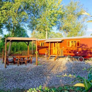 Auvergne-Rhône-Alpes - Hébergement insolite