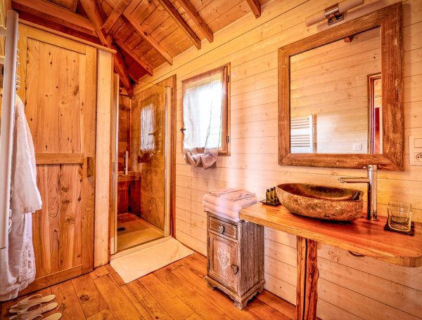 Cabane perchee salle de bain La Male.jpg