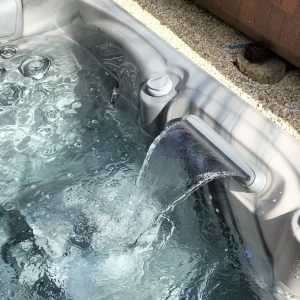 Hébergement insolite en Nouvelle-Aquitaine avec jacuzzi relaxant et bulles apaisantes.