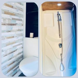 Hébergement insolite à Champagne-Ardennes : salle de bain moderne avec douche élégante.