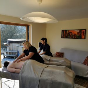 Hébergement insolite en Bourgogne avec vue, offrant des massages relaxants.