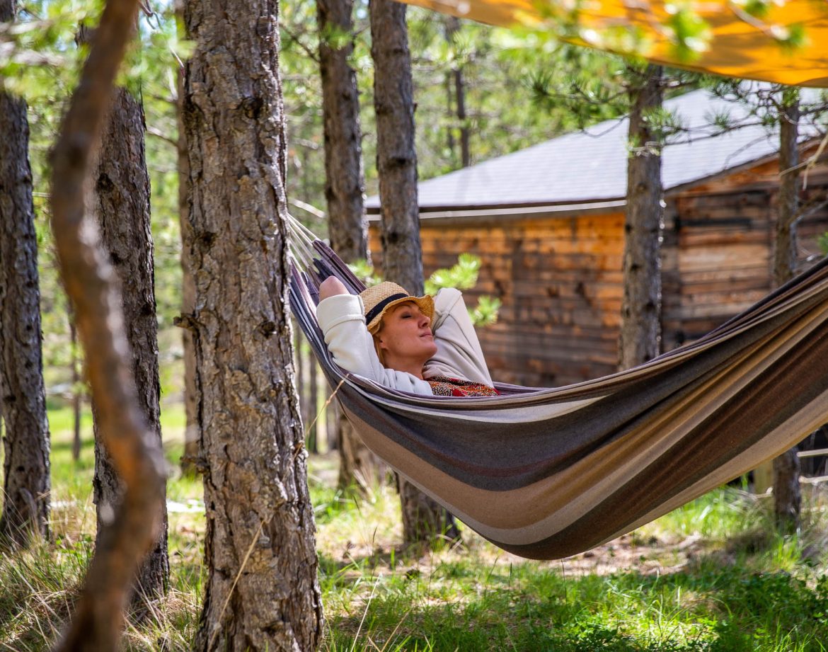 Hébergement insolite en hamac, au cœur dune forêt en Provence-Alpes-Côte dAzur.