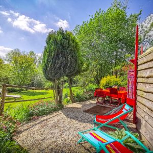 Au-Bonheur-Nomade-Yourte-Rouge-Exterieur-3-scaled