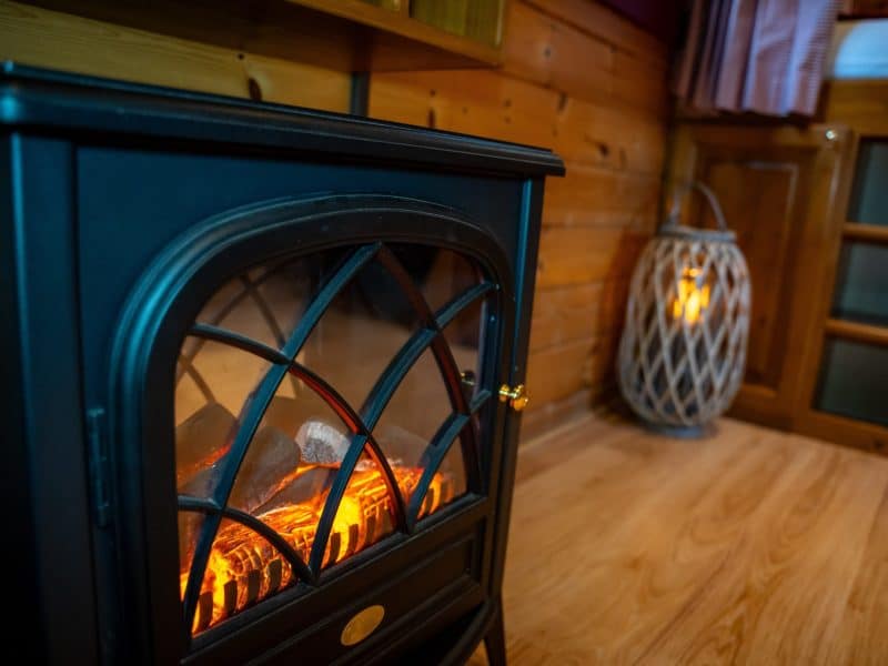 Chalet chaleureux avec un poêle à bois et une ambiance cosy. Parfait pour se détendre.