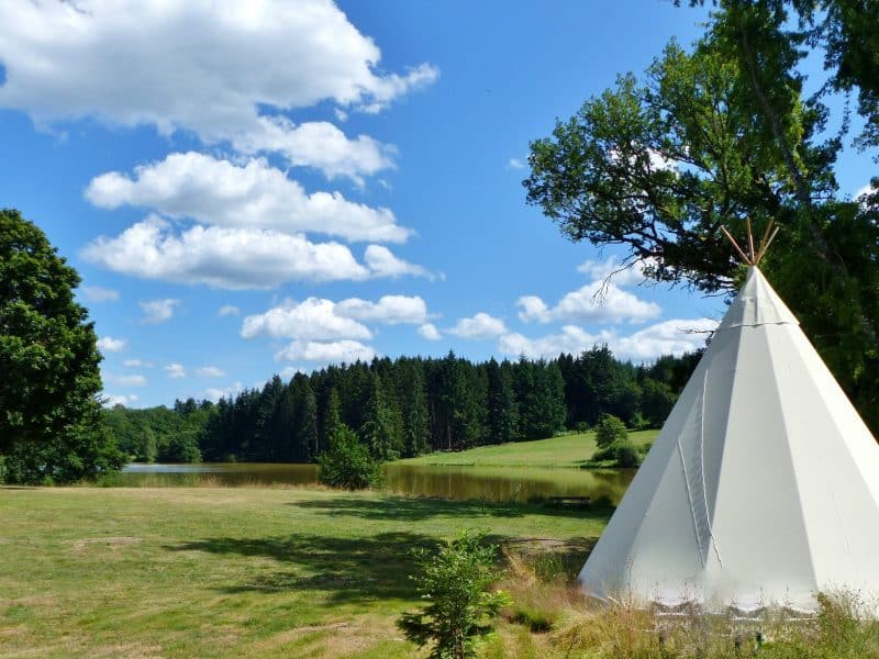 Domaine-du-Balbuzard-Tipi