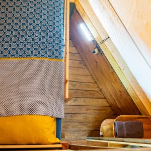 Au-Bonheur-Nomade-Tipi-Trappeur-Interieur-Chambre-enfants-2-10m