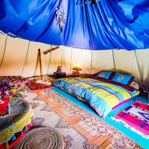 Au-Bonheur-Nomade-Tipi-indien-interieur