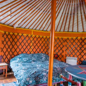 Au-Bonheur-Nomade-Yourte-Orange-Interieur-2