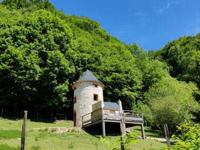 Hébergement insolite en Midi-Pyrénées : un charmant pigeonnier en pleine nature.