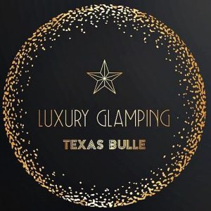 Logo élégant pour un hébergement de glamping de luxe au Texas, avec une étoile dorée.