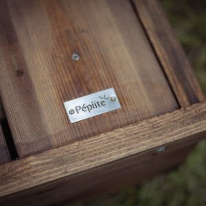 Hébergement en bois Pépite avec une finition artisanale et chaleureuse.