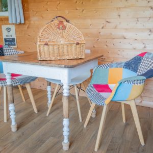 Intérieur Chalet Bien-Hêtre · coin repas