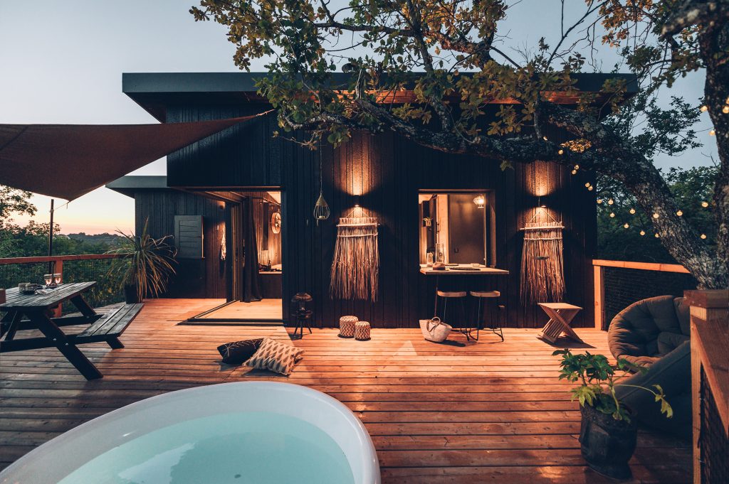 Cabane & Spa Shou Sugi Ban à Pella Roca