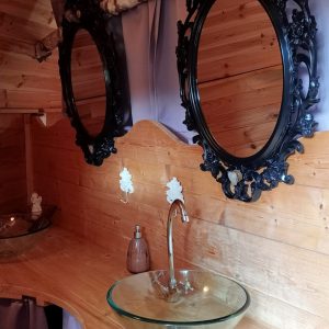 l-ile-victorienne_le-nid-dans-les-bruyeres_02-scaled (1)