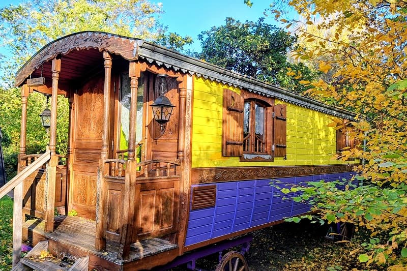 roulotte-en-automne-ecolodge