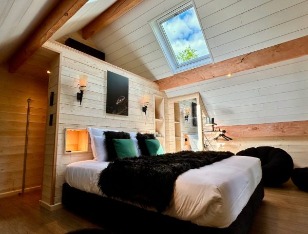 Chambre luxe cabane dans les arbres jacuzzi toulouse
