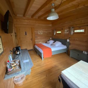 1 LesCabanesdanslesBois Carcassonne insolite Fuste (10)