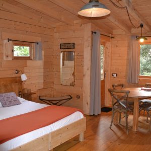 1 LesCabanesdanslesBois Carcassonne insolite Fuste (2)