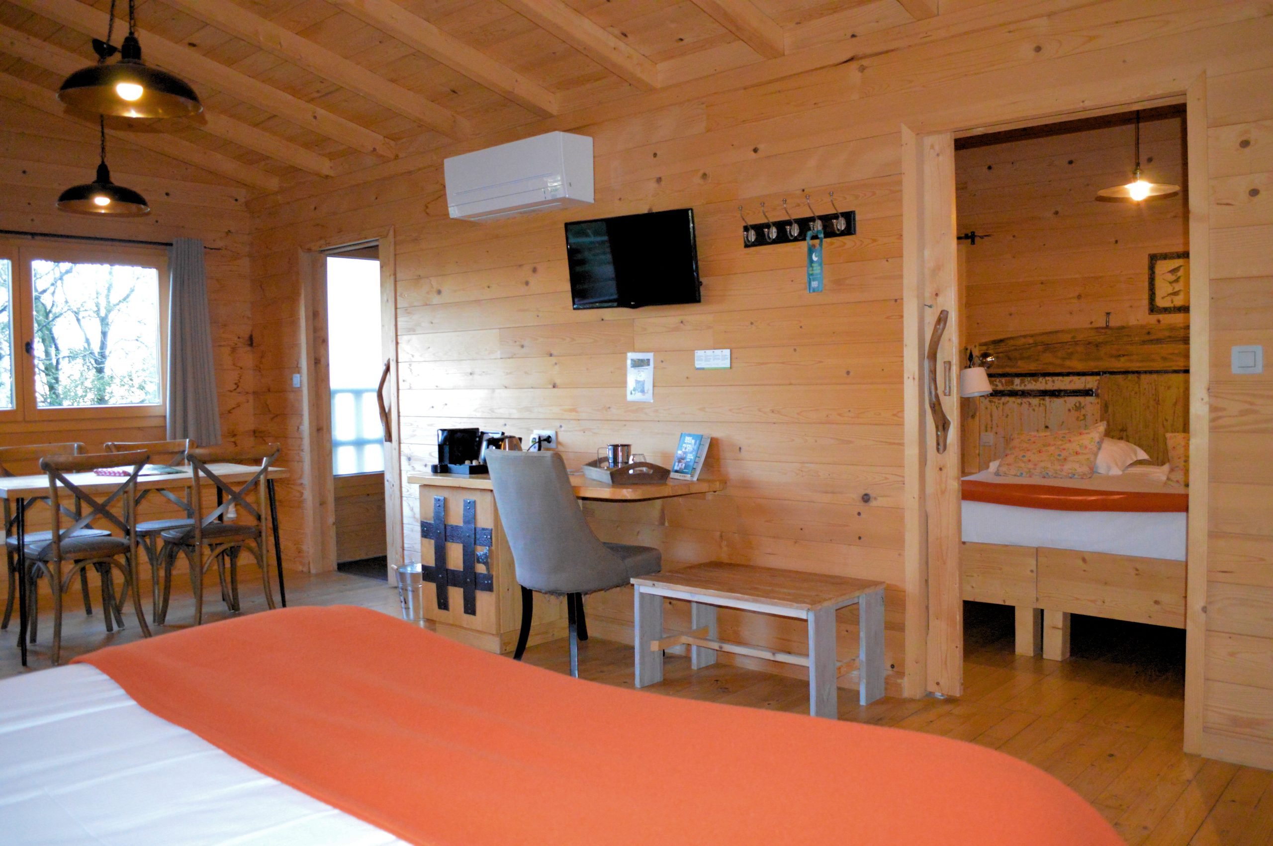 LesCabanesdanslesBois Insolite Carcassonne Isba (5)