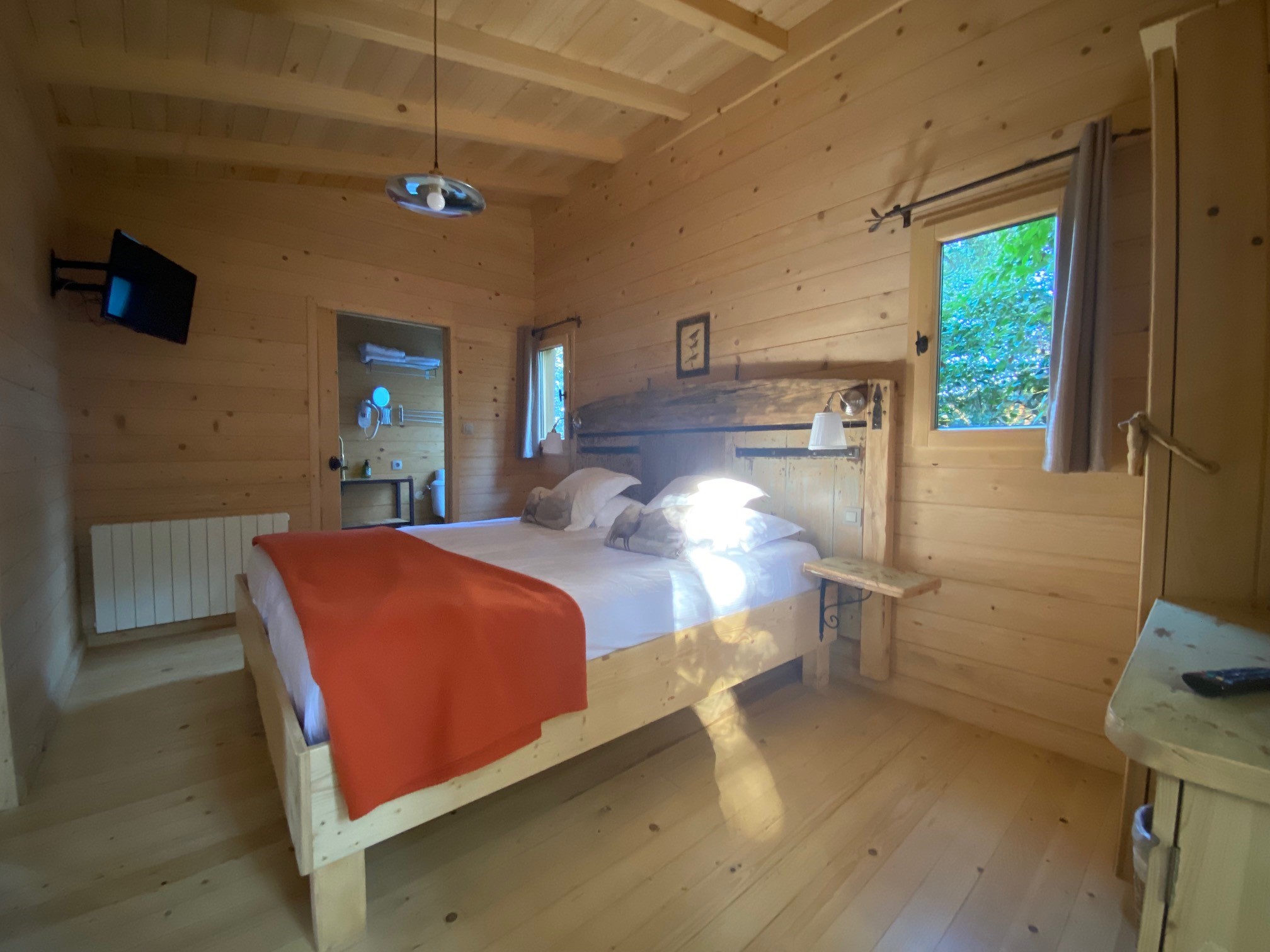 LesCabanesdanslesBois Insolite Carcassonne Isba (9)