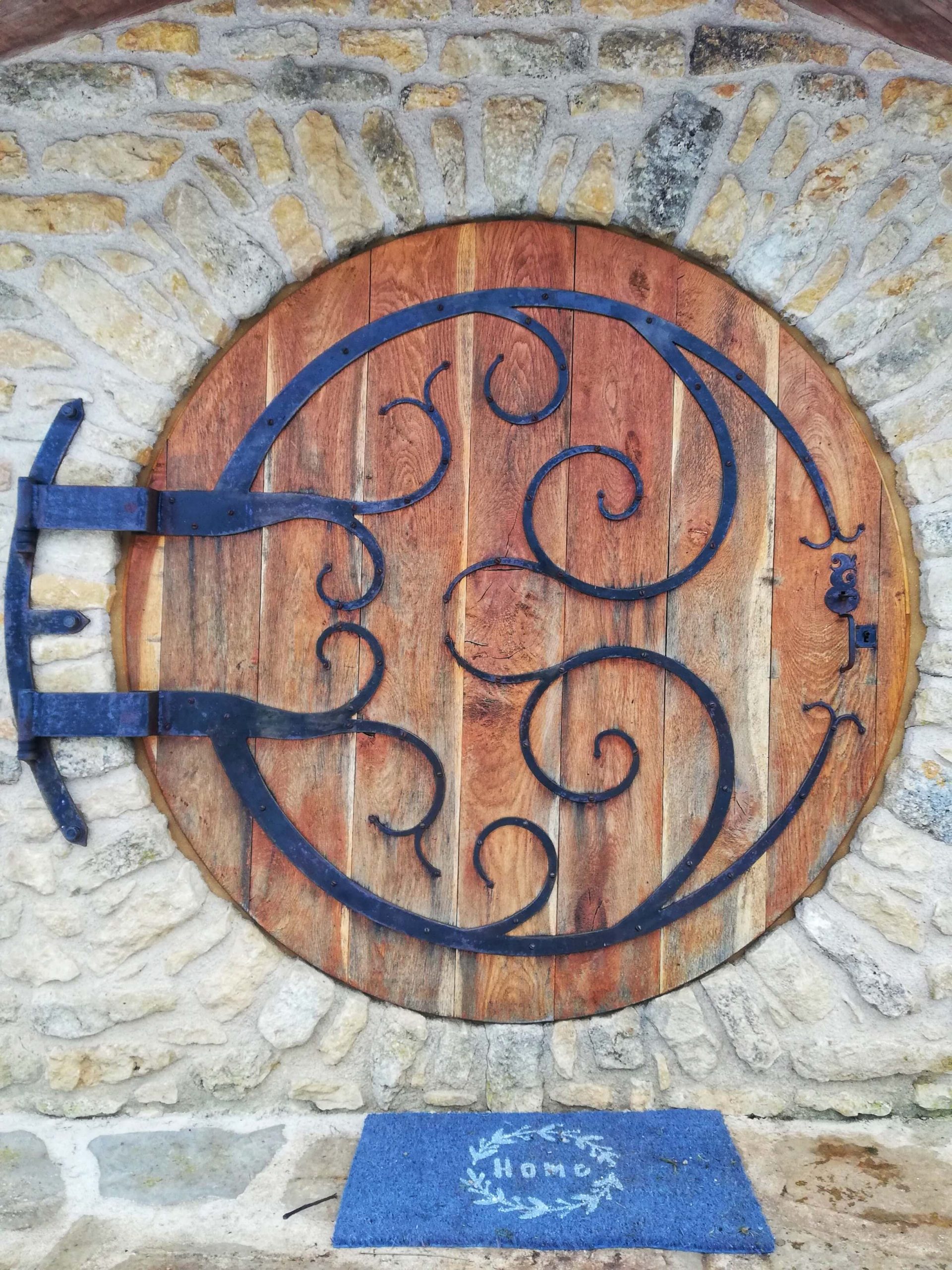 cabane-hobbit-porte-artisanale-vienne-futuroscope