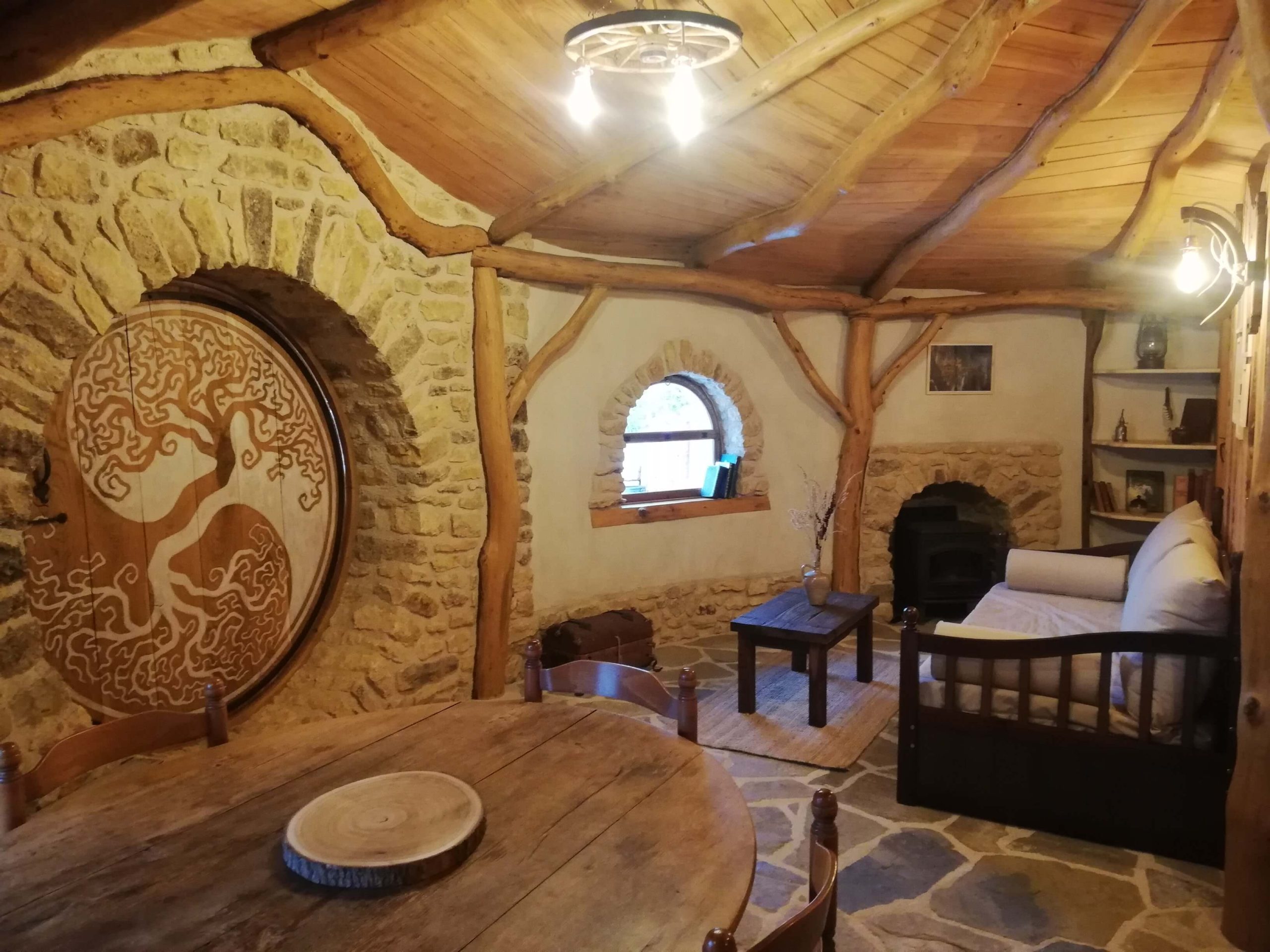 cabane-hobbit-salon-insolite-vienne-futuroscope