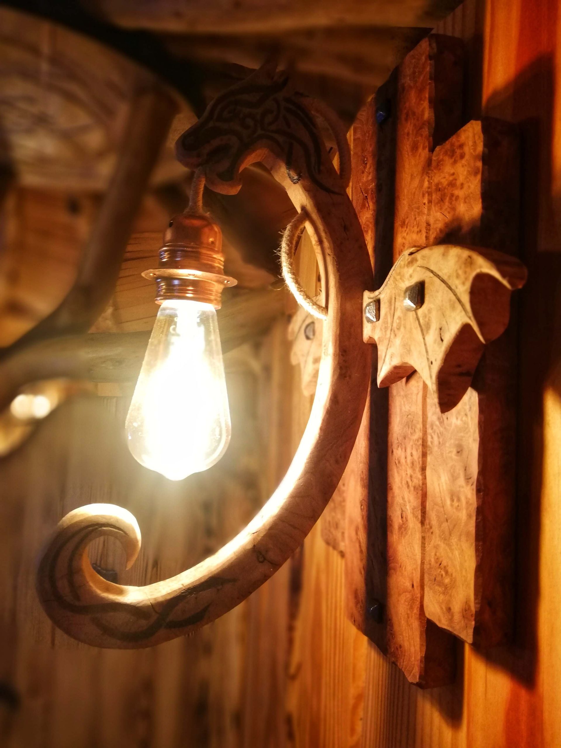 detail-cabane-hobbit-luminaire-artisanal
