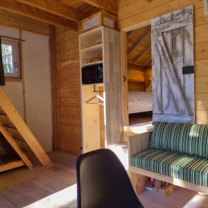 ©TerredesBaronnies-Cabane Pégase-Salon-2