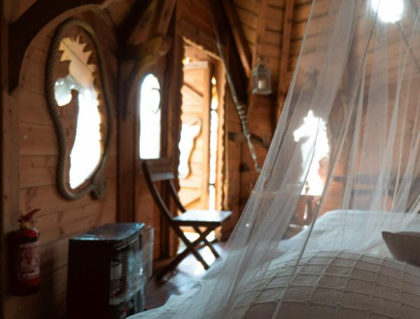 fer-a-cheval-vue-du-lit-2-scaled-e1774462997891 (1)