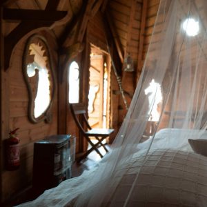 fer-a-cheval-vue-du-lit-2-scaled-e1774462997891