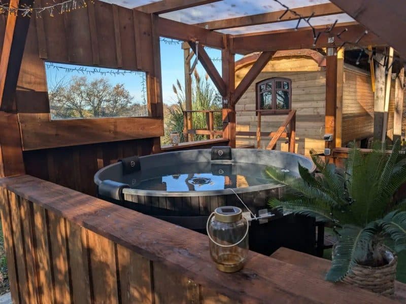 roulotte-bien-hetre-bain-nordique-ecolodge-nature-pyrenees-64-1600x1200_SMALL_compressed