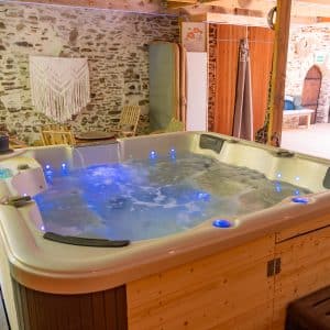 ABN-Au-Bonheur-Nomade-Jacuzzi-espace-bien-être(-10mo) (2)