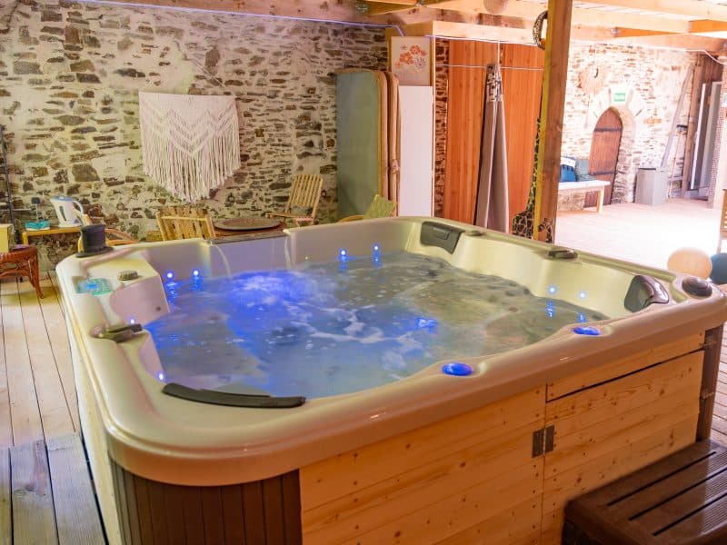 ABN-Au-Bonheur-Nomade-Jacuzzi-espace-bien-être(-10mo) (2)