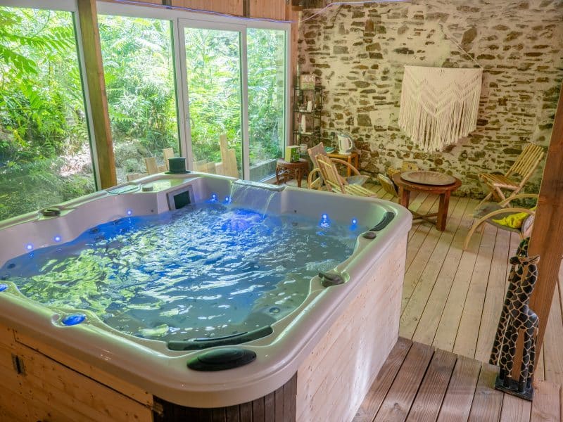 ABN-Au-Bonheur-Nomade-Jacuzzi-espace-bien-être-detente(-10mo)