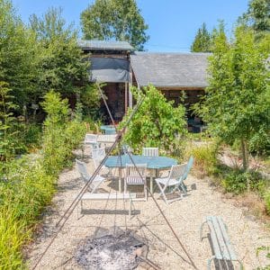 ABN-Au-Bonheur-Nomade-Partie-commune-barbecue-salon(-10mo)
