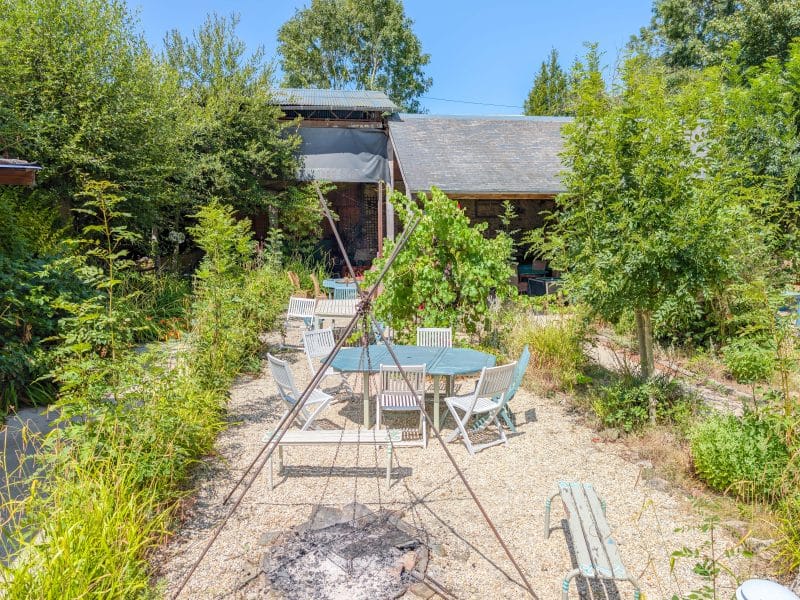 ABN-Au-Bonheur-Nomade-Partie-commune-barbecue-salon(-10mo)
