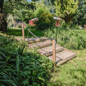 Acces tipi trappeur avec vue sur yourte rouge - ABN 2025 pixel-2