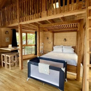Ruche chambre avec lit bébé paysage eic