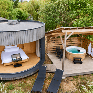 Vue du ciel lumipod chambre et jacuzzi (1)